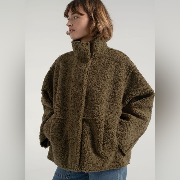 Stand Studio Jackets & Blazers - STAND STUDIO Hazel Oversized Short Shearling Coat | Army Green | Size 34 - NWoT!